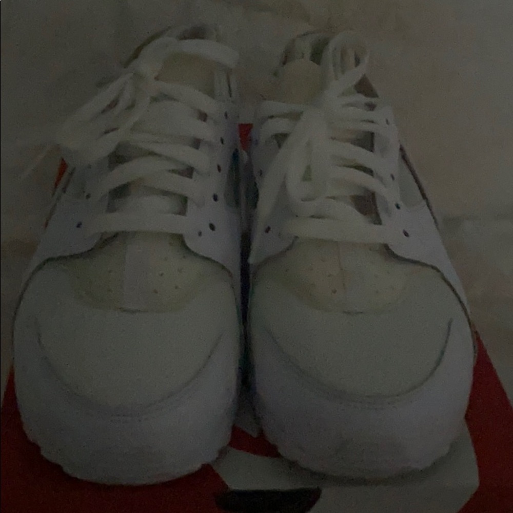 Shoes - Picture 4 of 5
